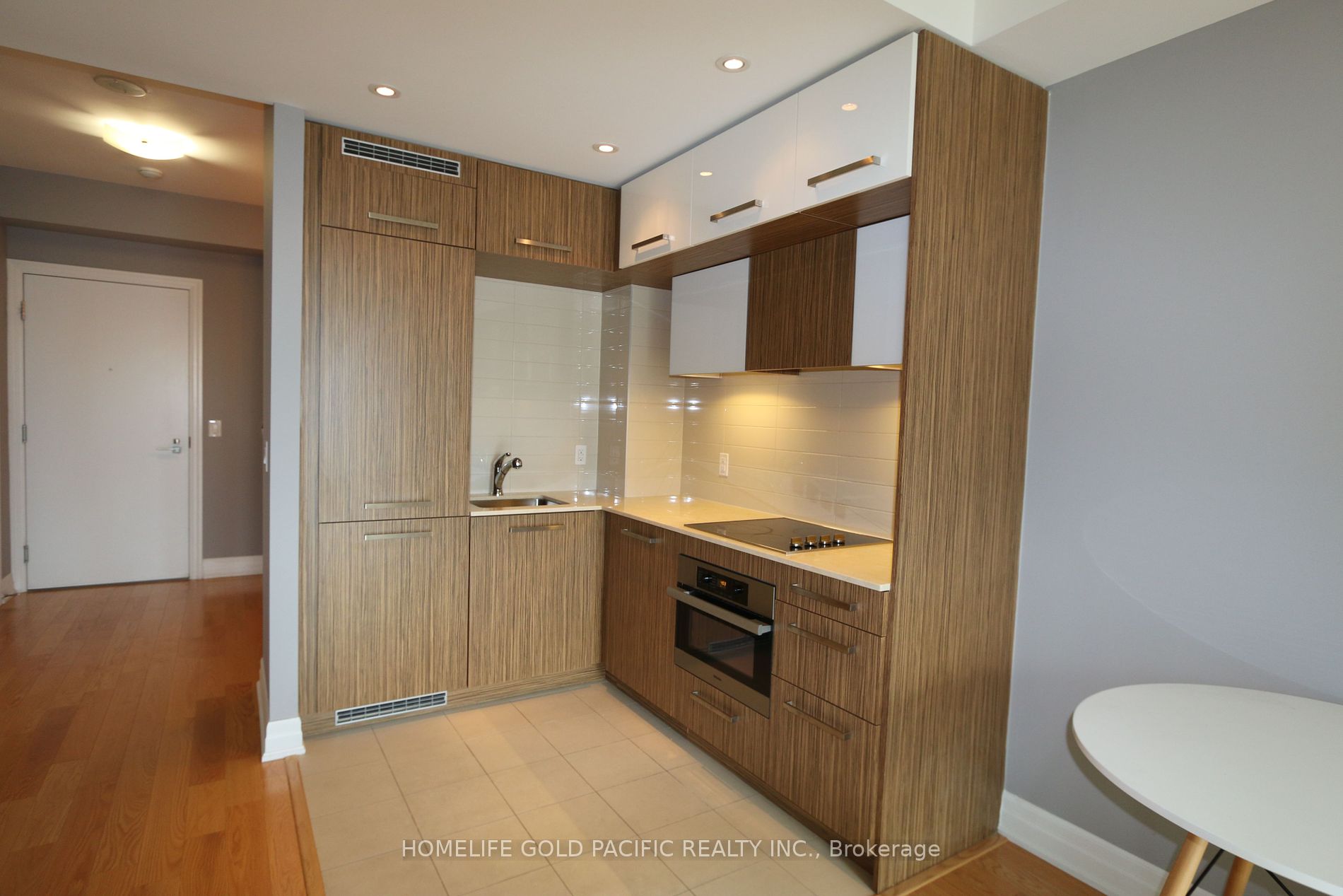 8 The Esplanade, #2404