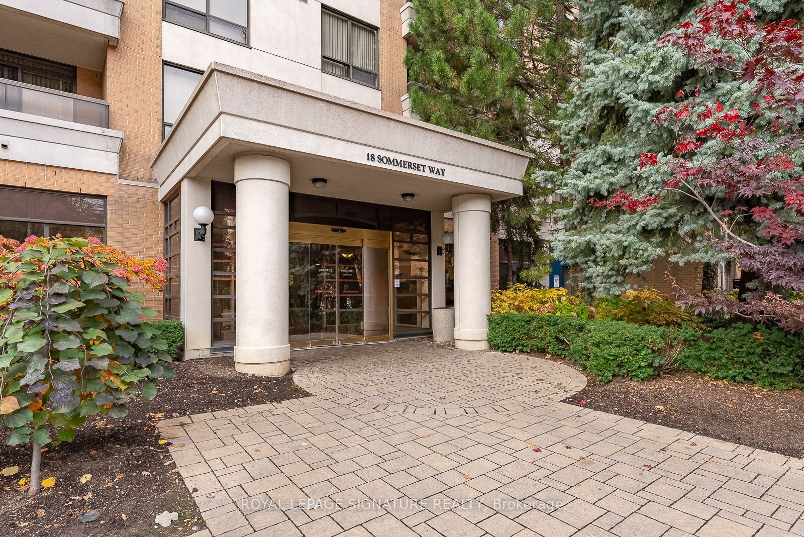 18 Sommerset Way, #911
