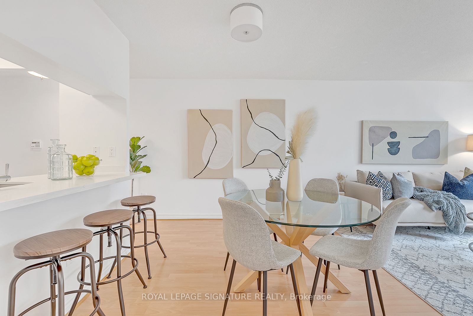 18 Sommerset Way, #911