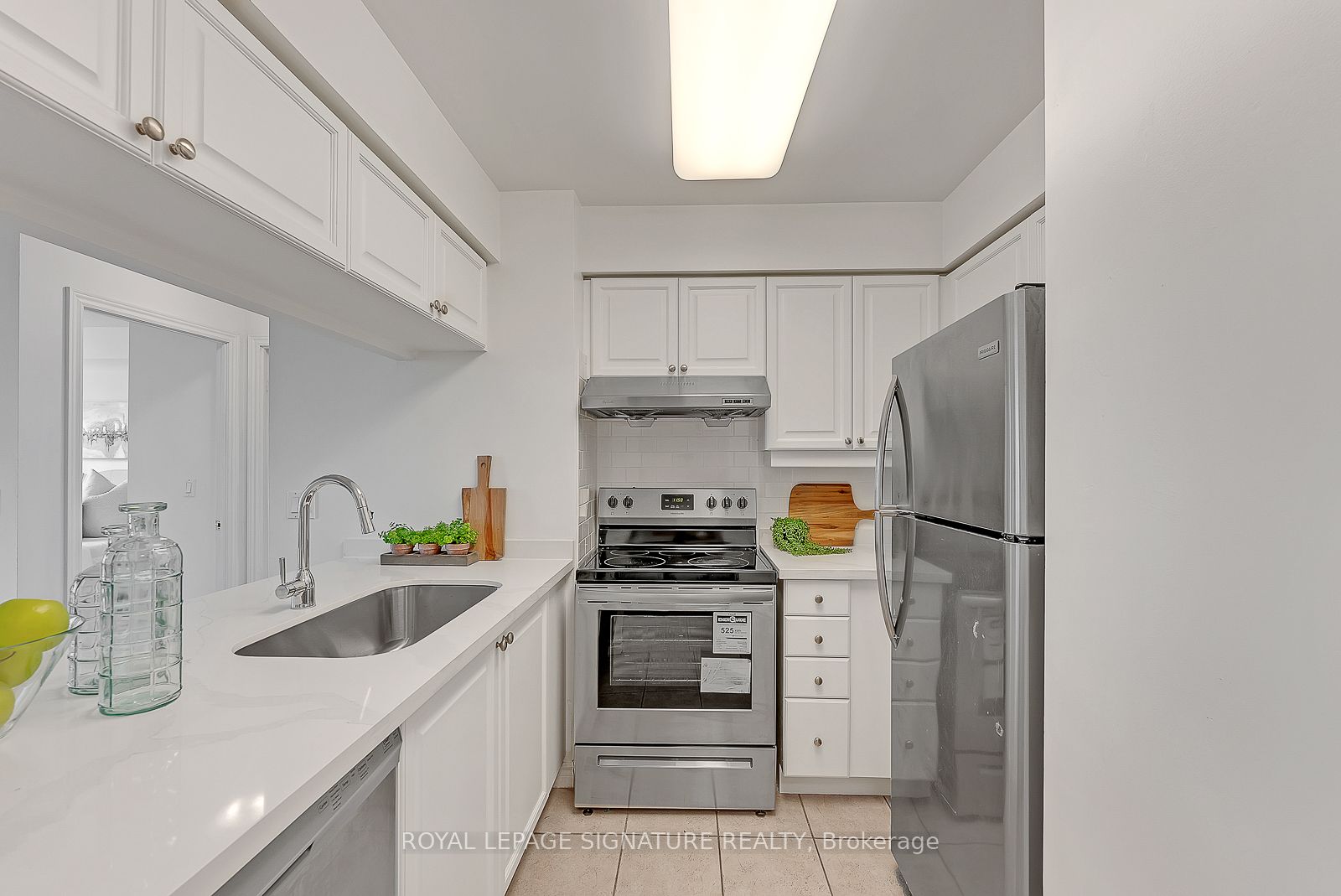 18 Sommerset Way, #911