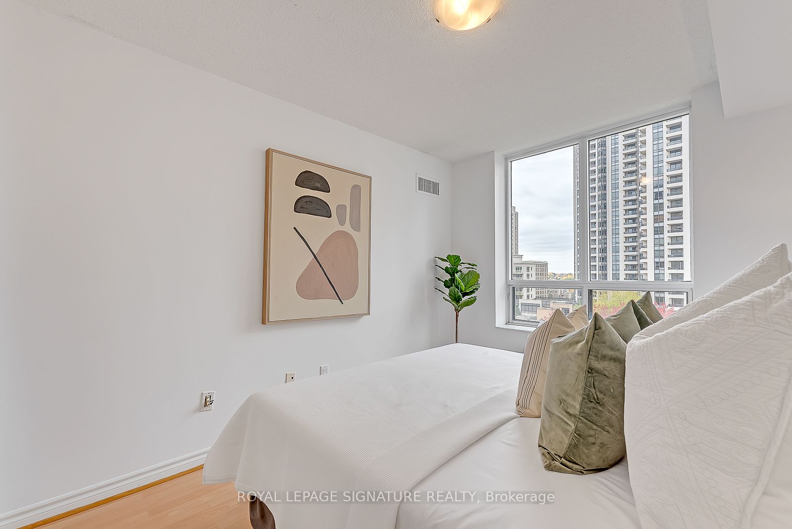 18 Sommerset Way, #911