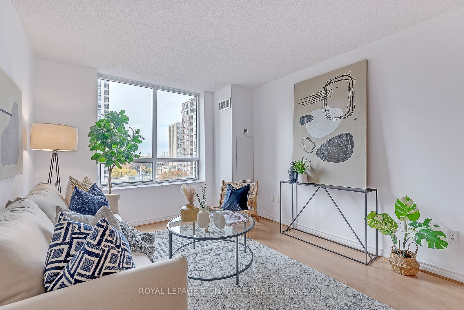 18 Sommerset Way, #911