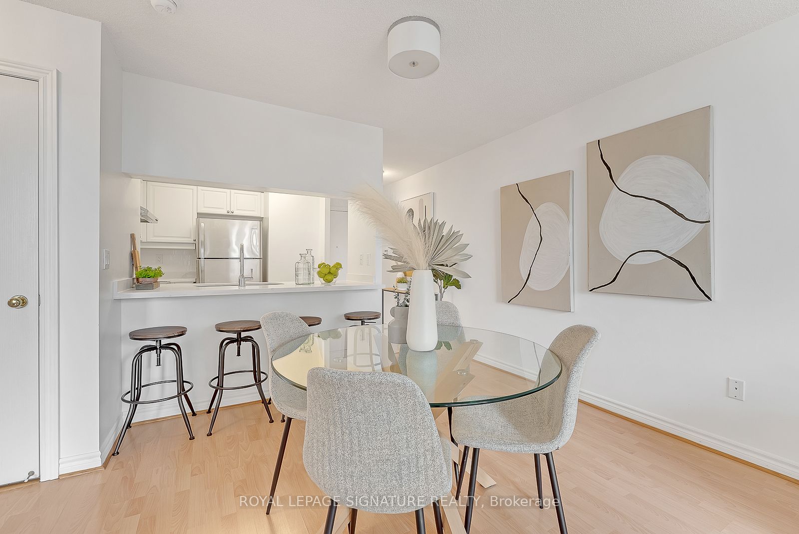 18 Sommerset Way, #911