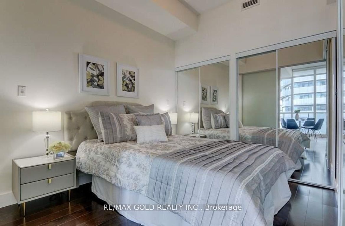 55 Bremner Boulevard #2811