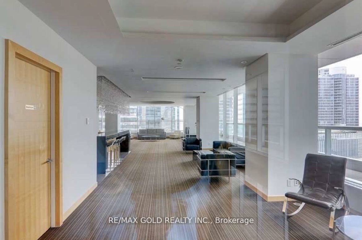 55 Bremner Boulevard #2811