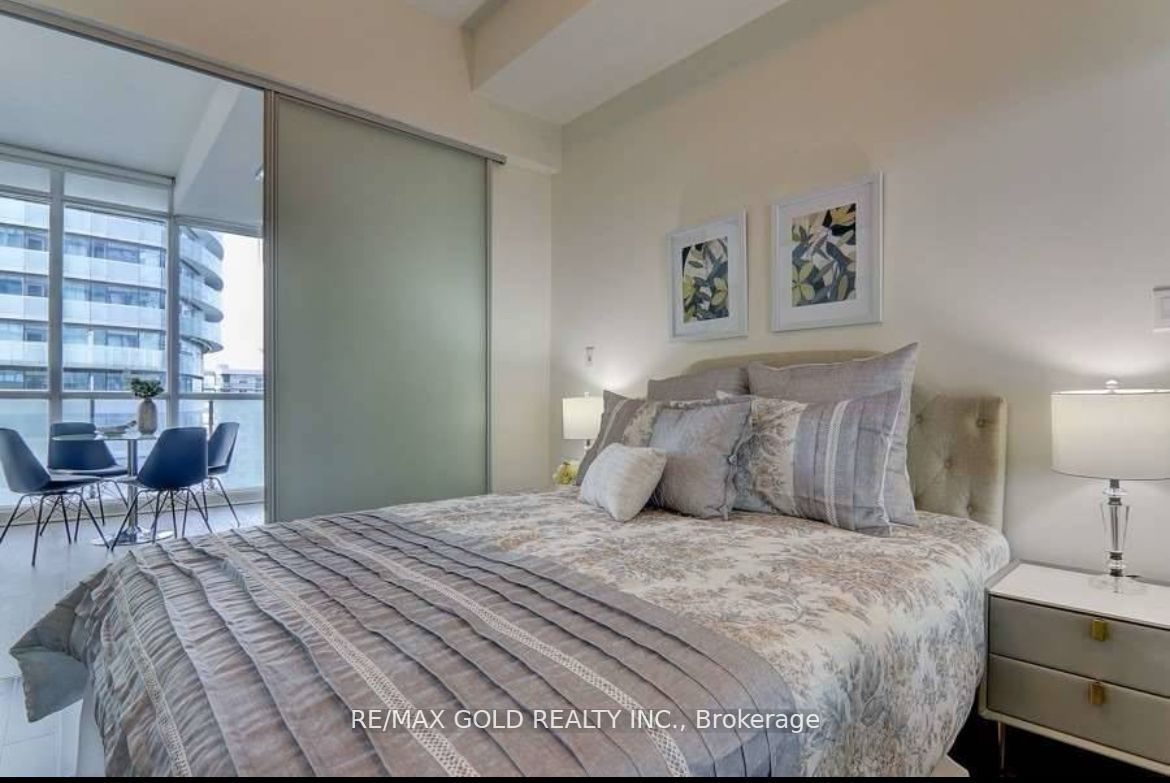 55 Bremner Boulevard #2811