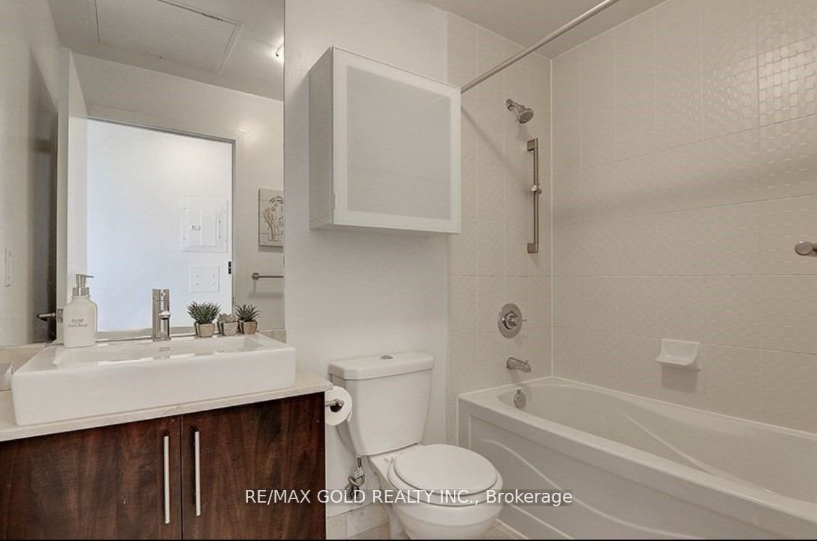 55 Bremner Boulevard #2811