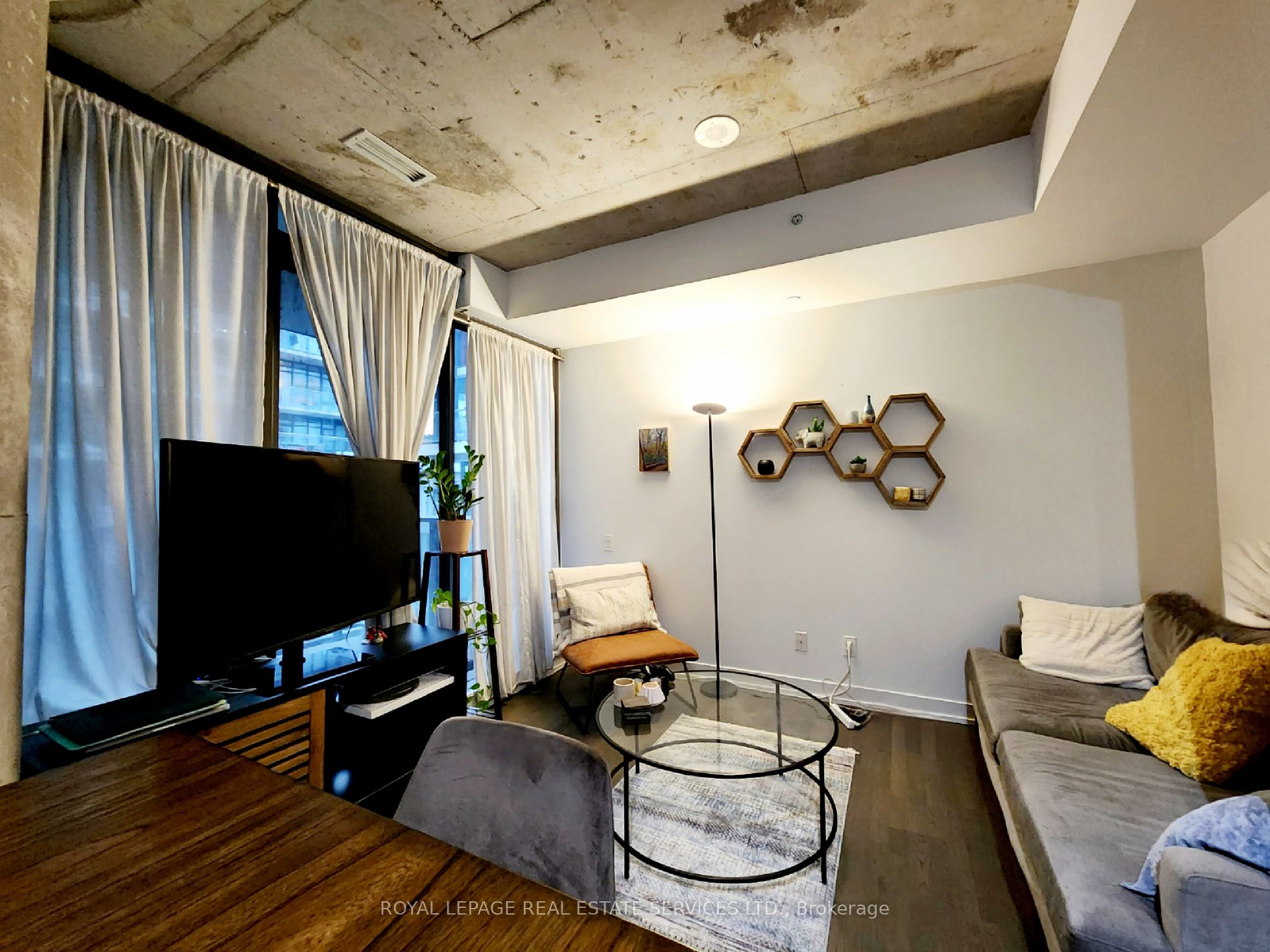 560 King Street W #626