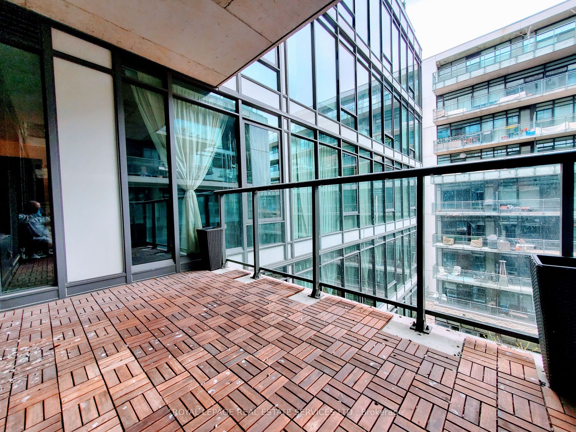 560 King Street W #626