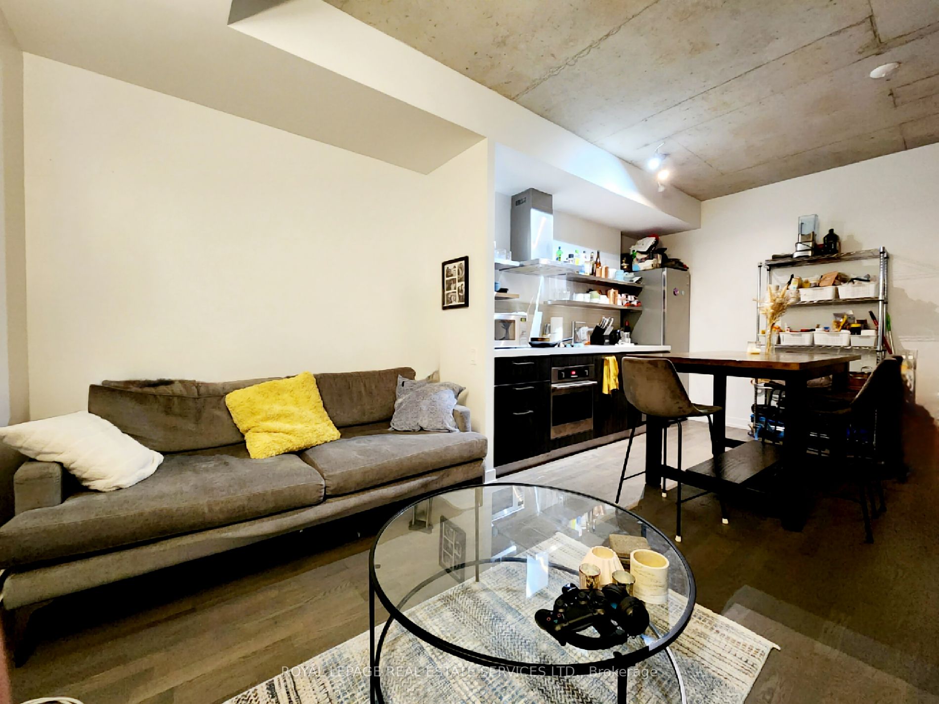 560 King Street W #626