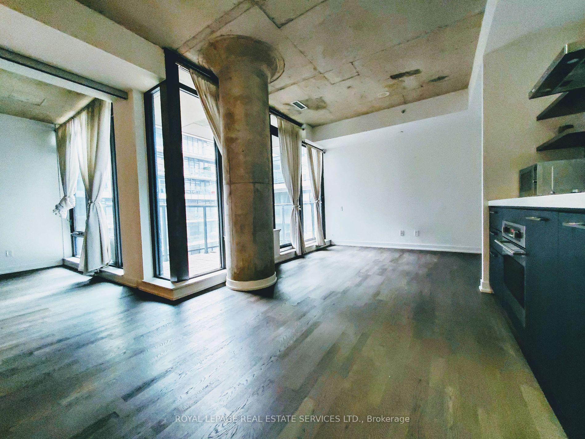 560 King Street W #626