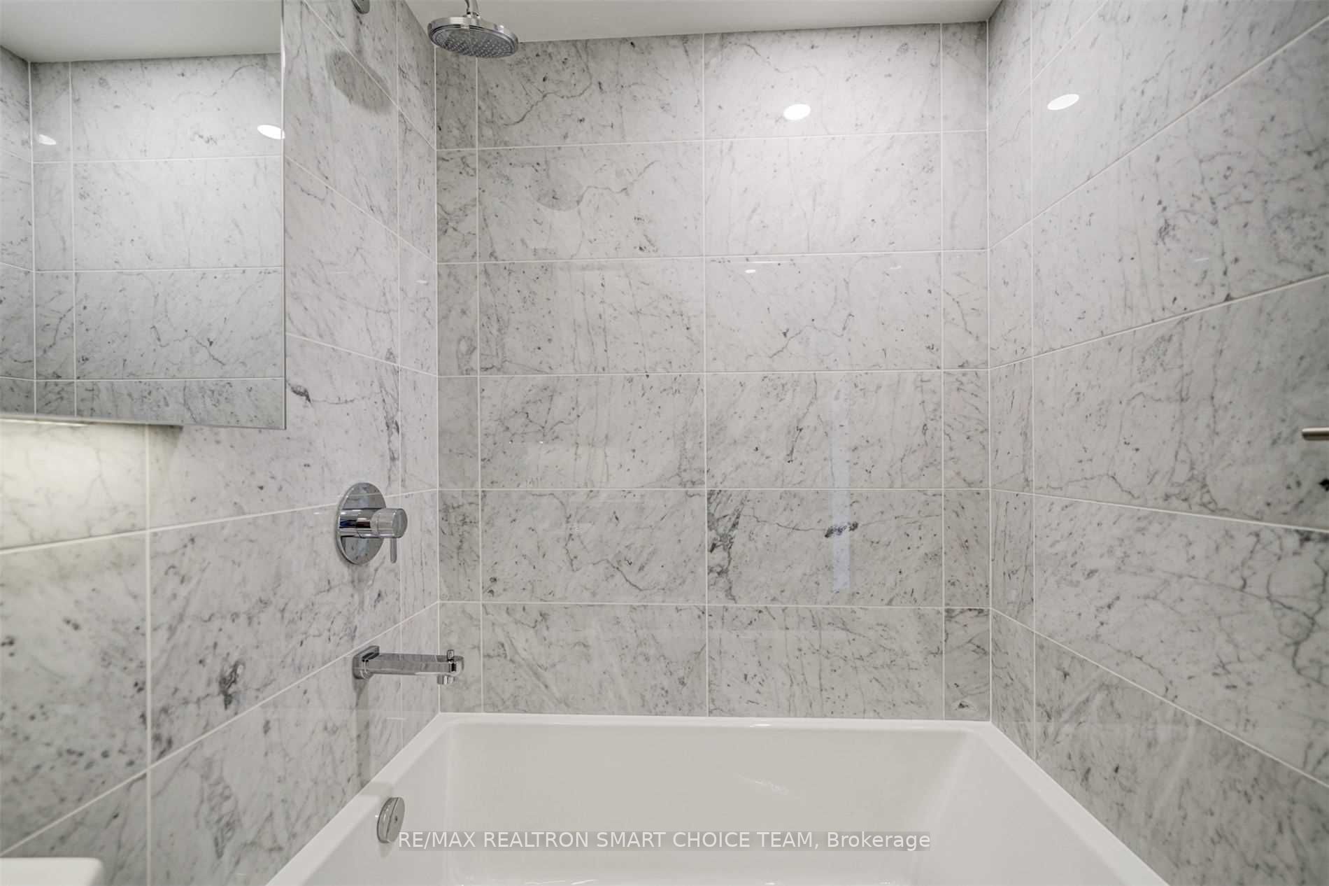 95 Mcmahon Drive, #602