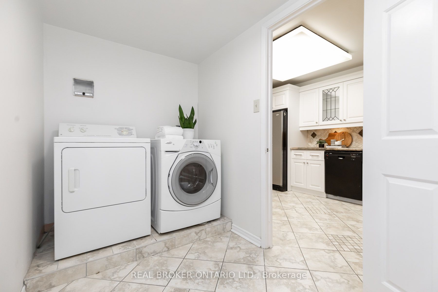 160 Frederick St, #803