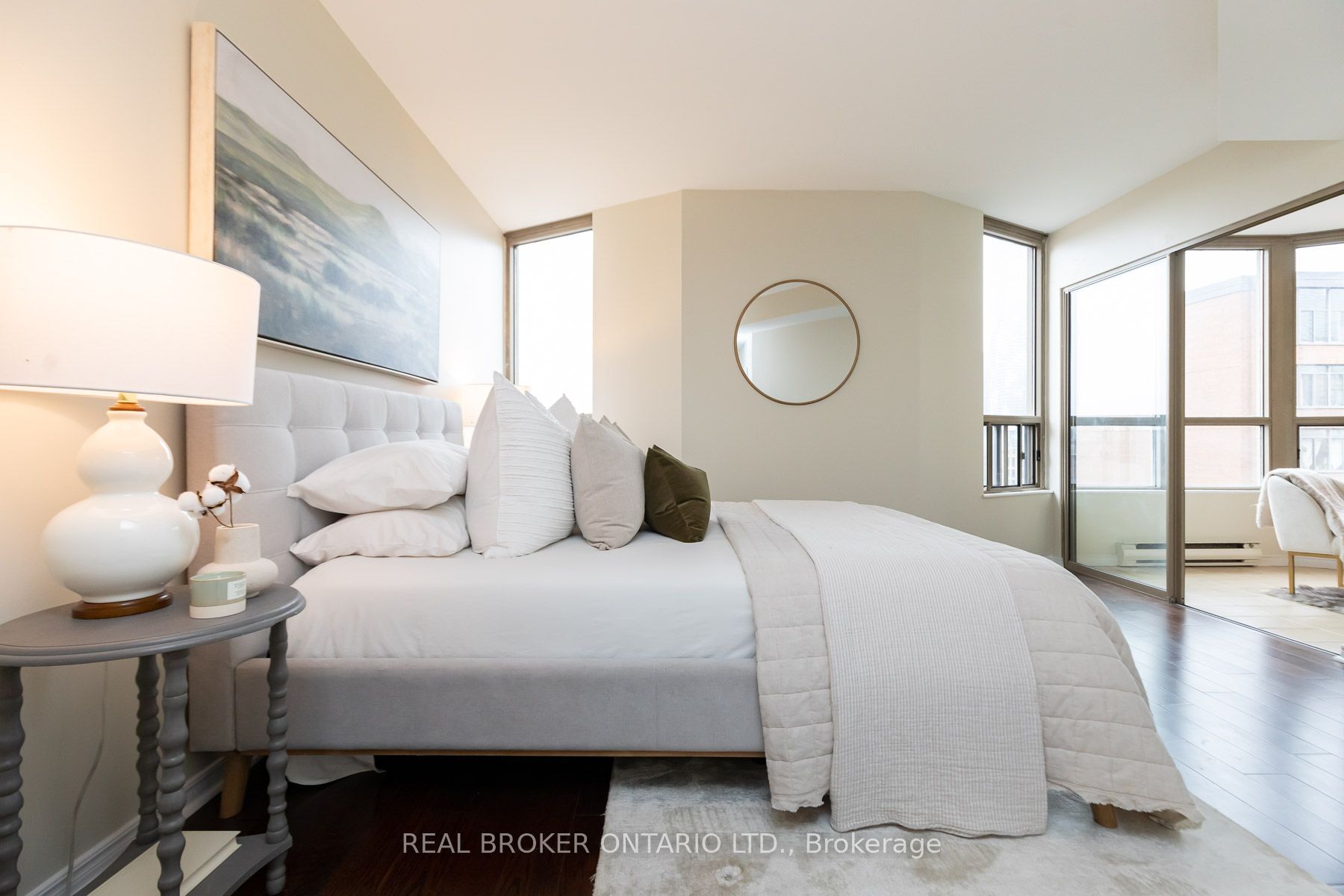 160 Frederick St, #803