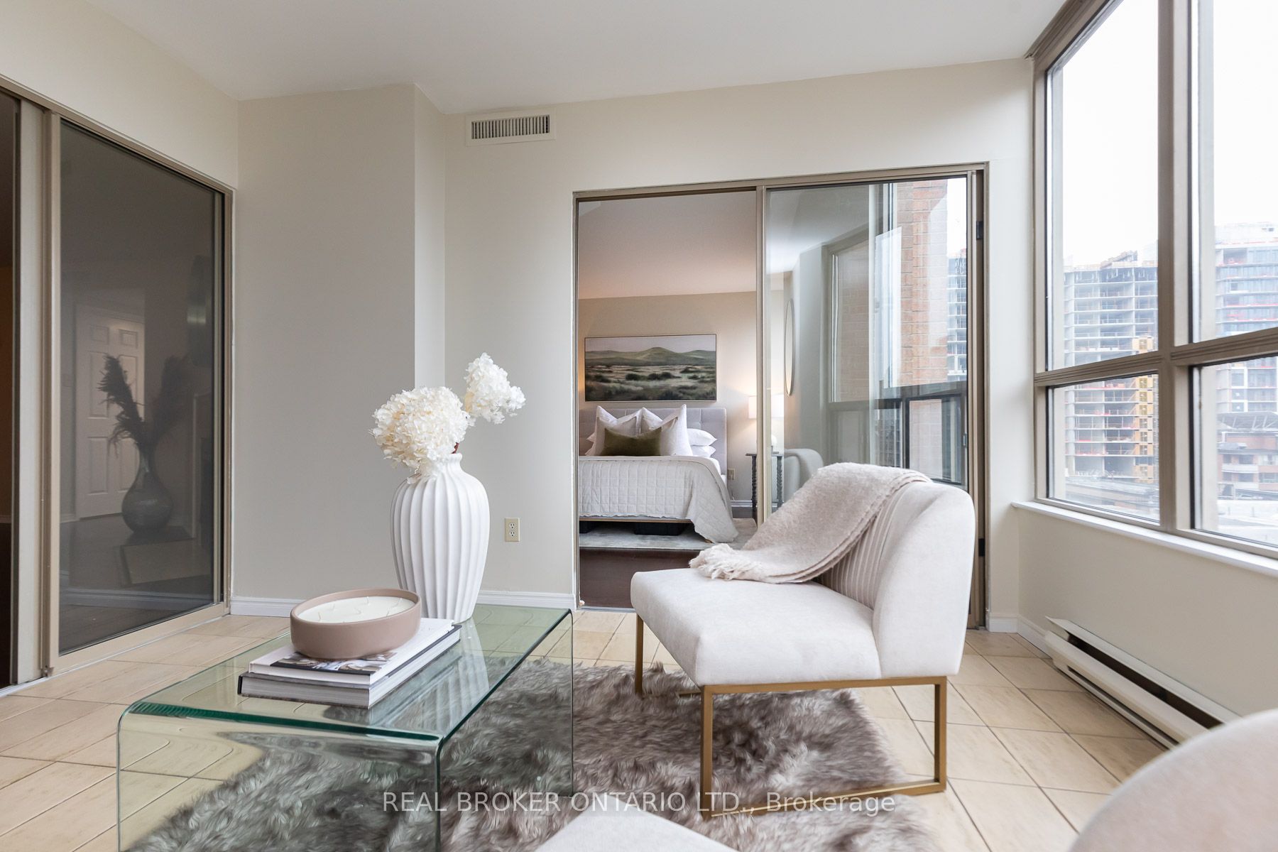 160 Frederick St, #803