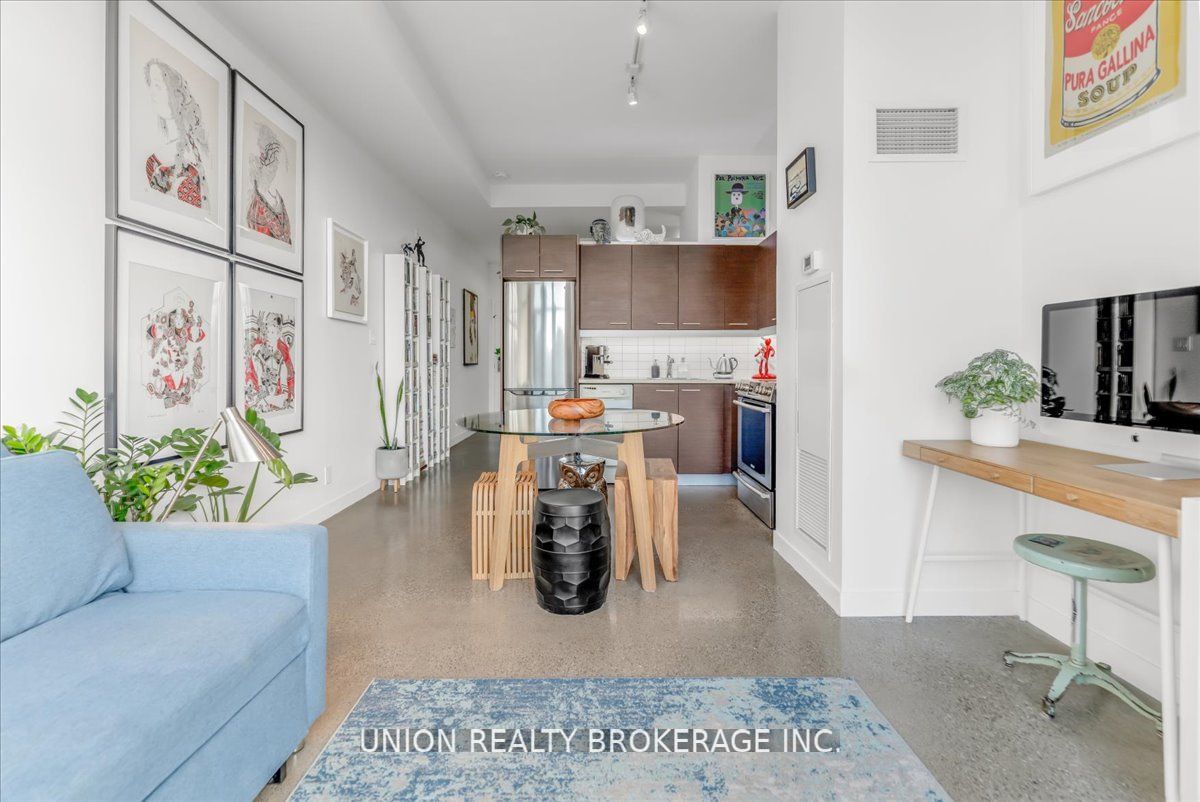 569 King St E, #404