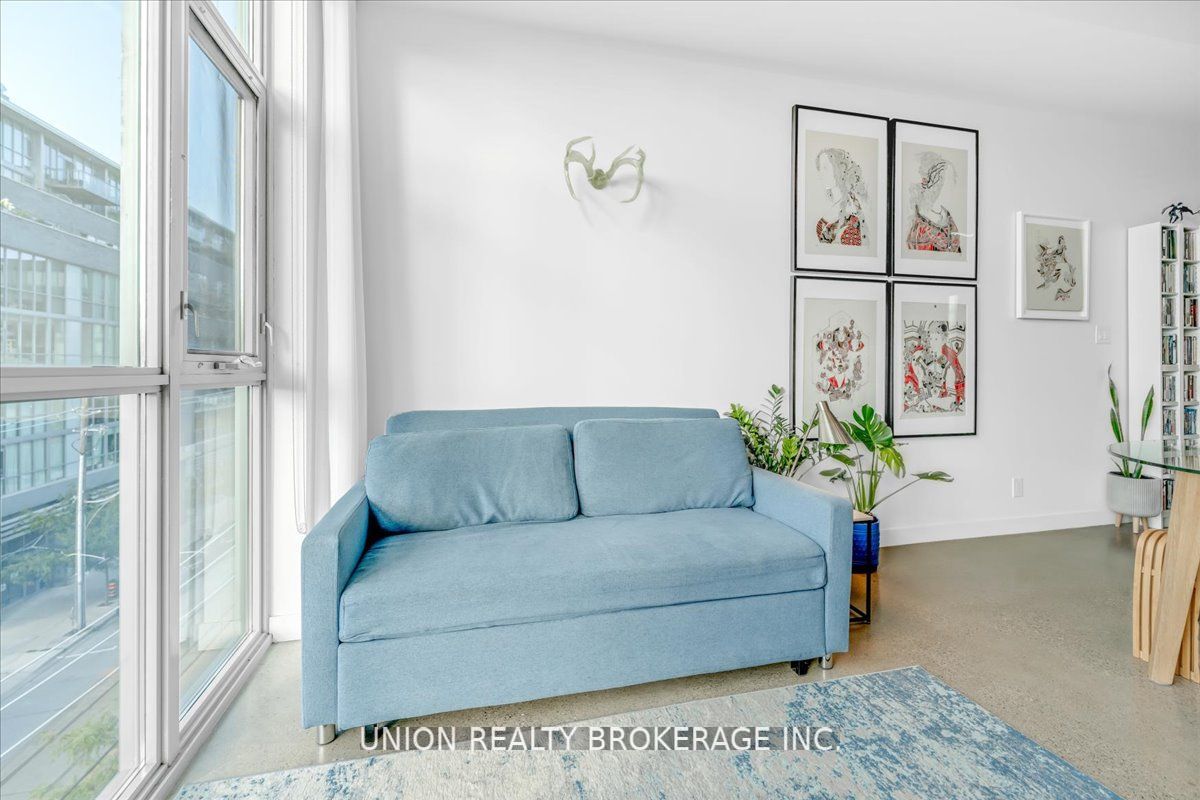 569 King St E, #404