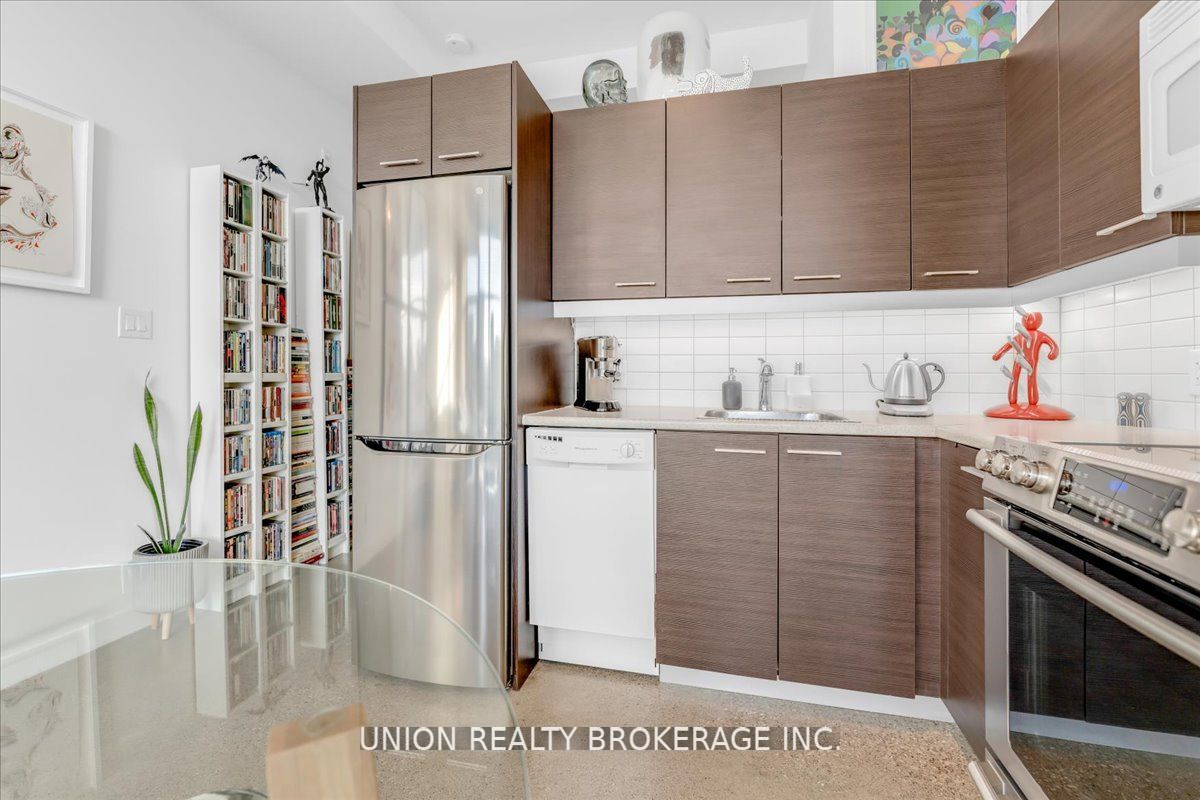 569 King St E, #404