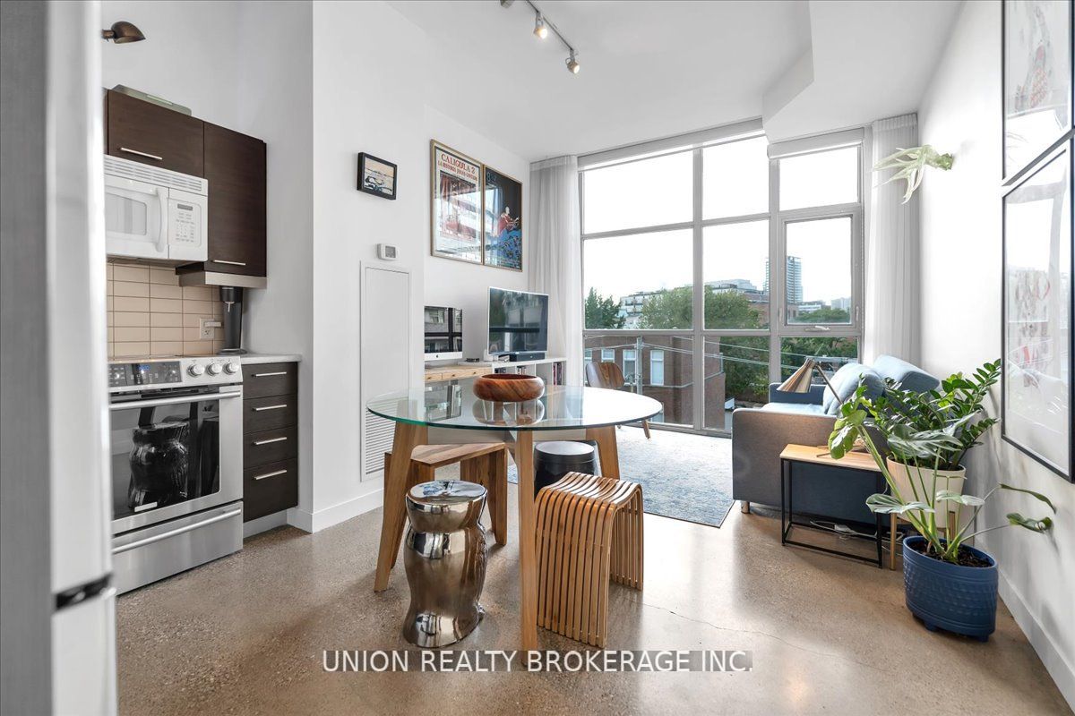 569 King St E, #404