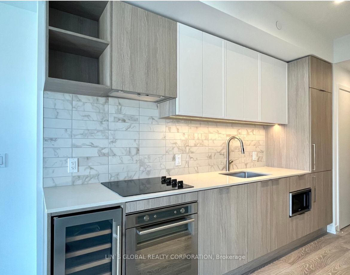 2020 Bathurst Street #523