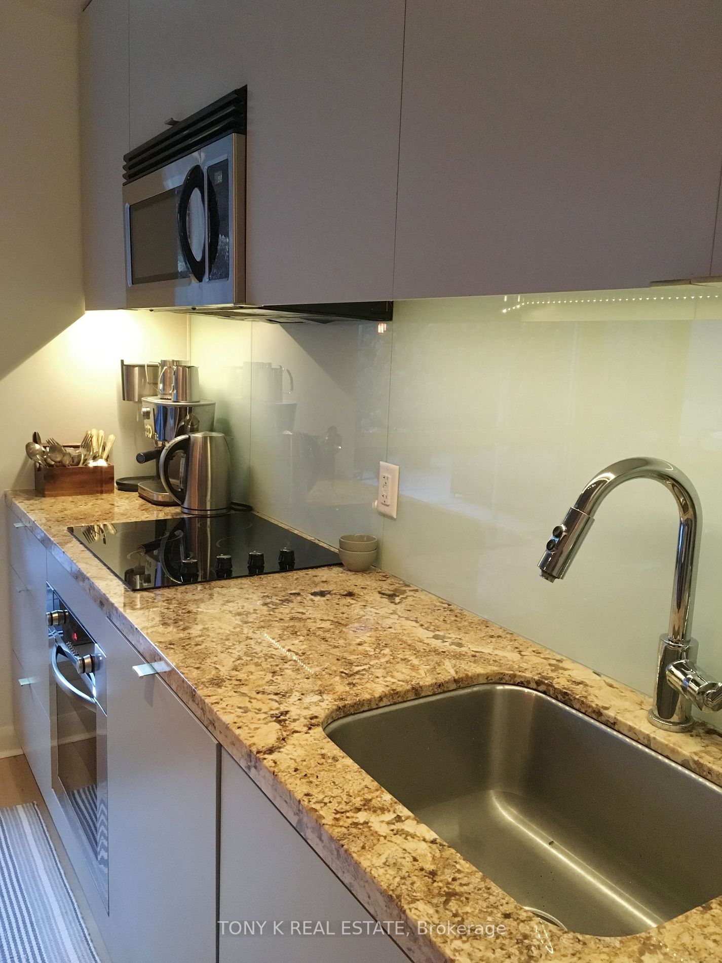 478 King Street W, #313