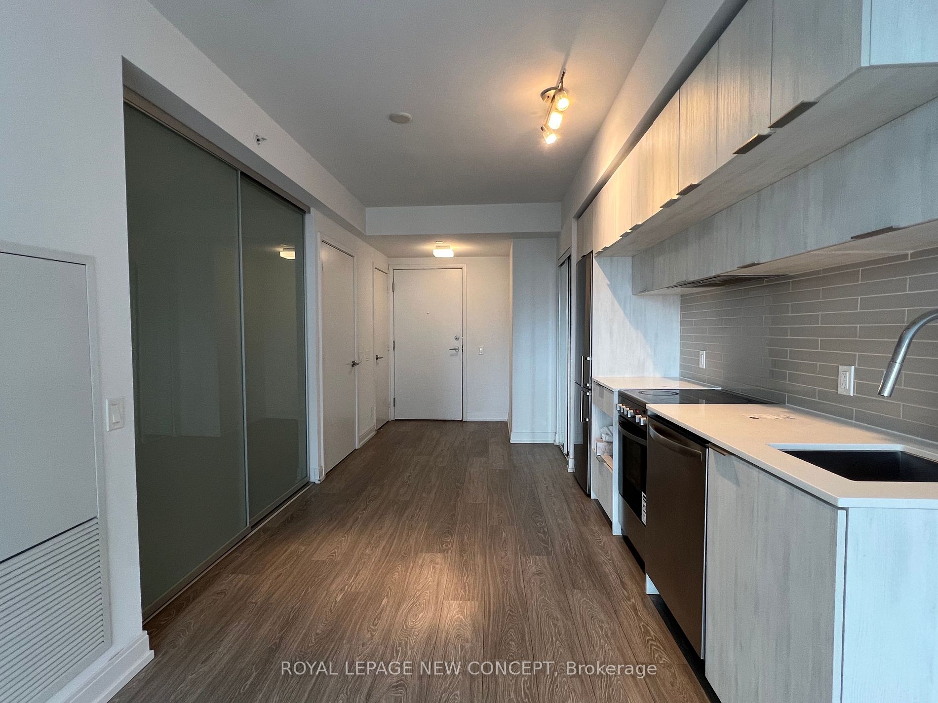 181 Dundas St E, #5602