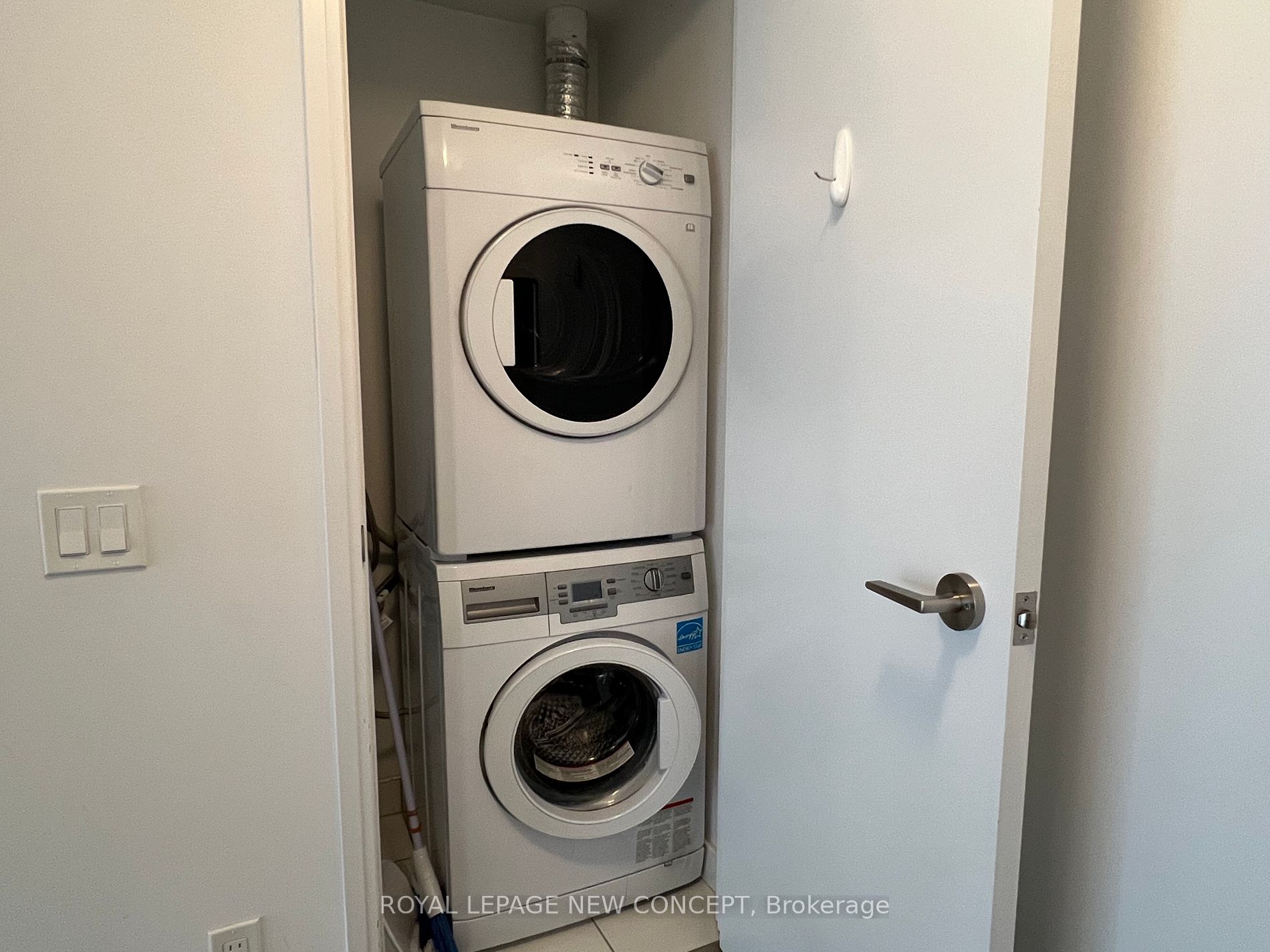 181 Dundas St E, #5602