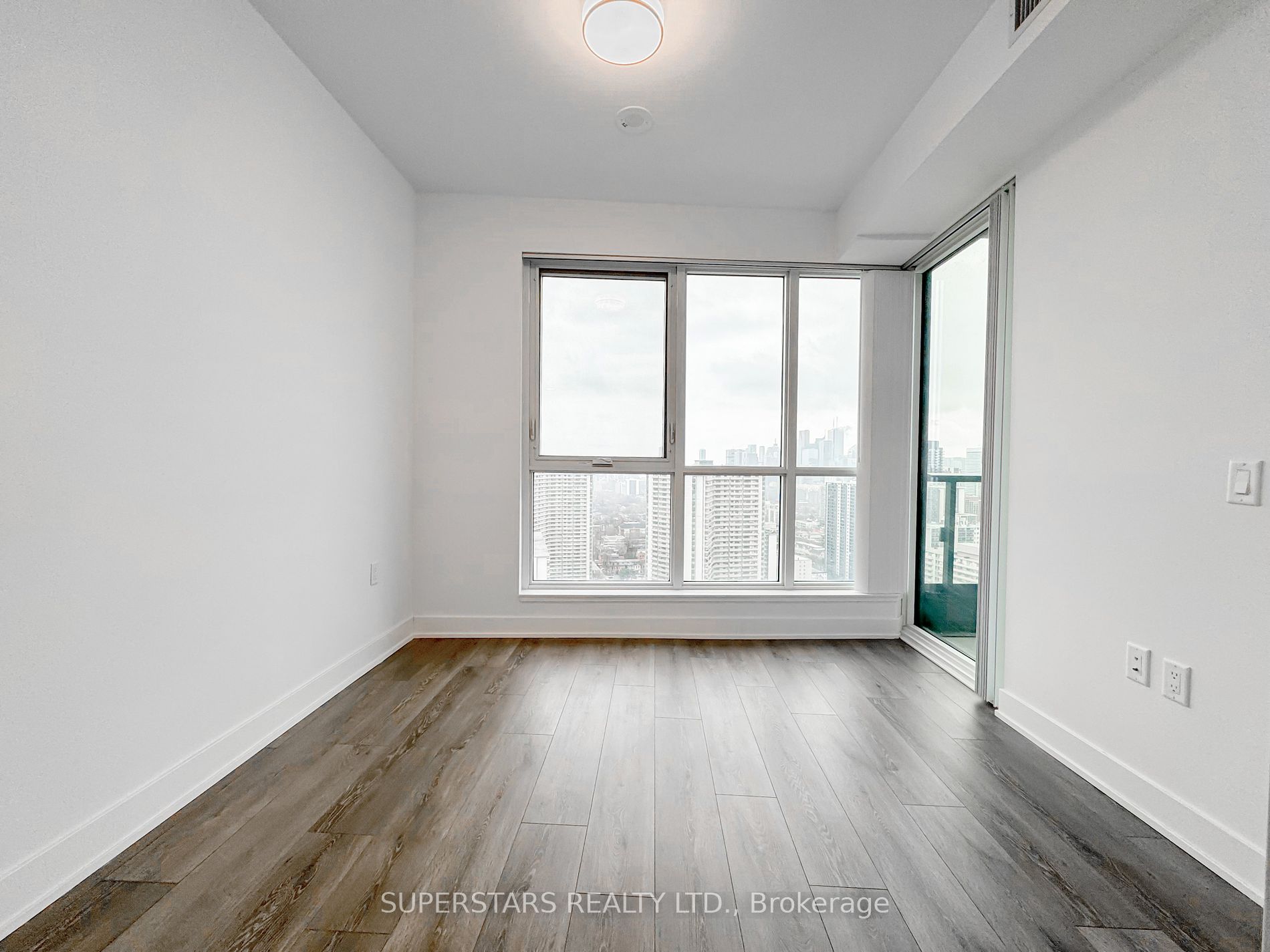 585 Bloor St E, #3120