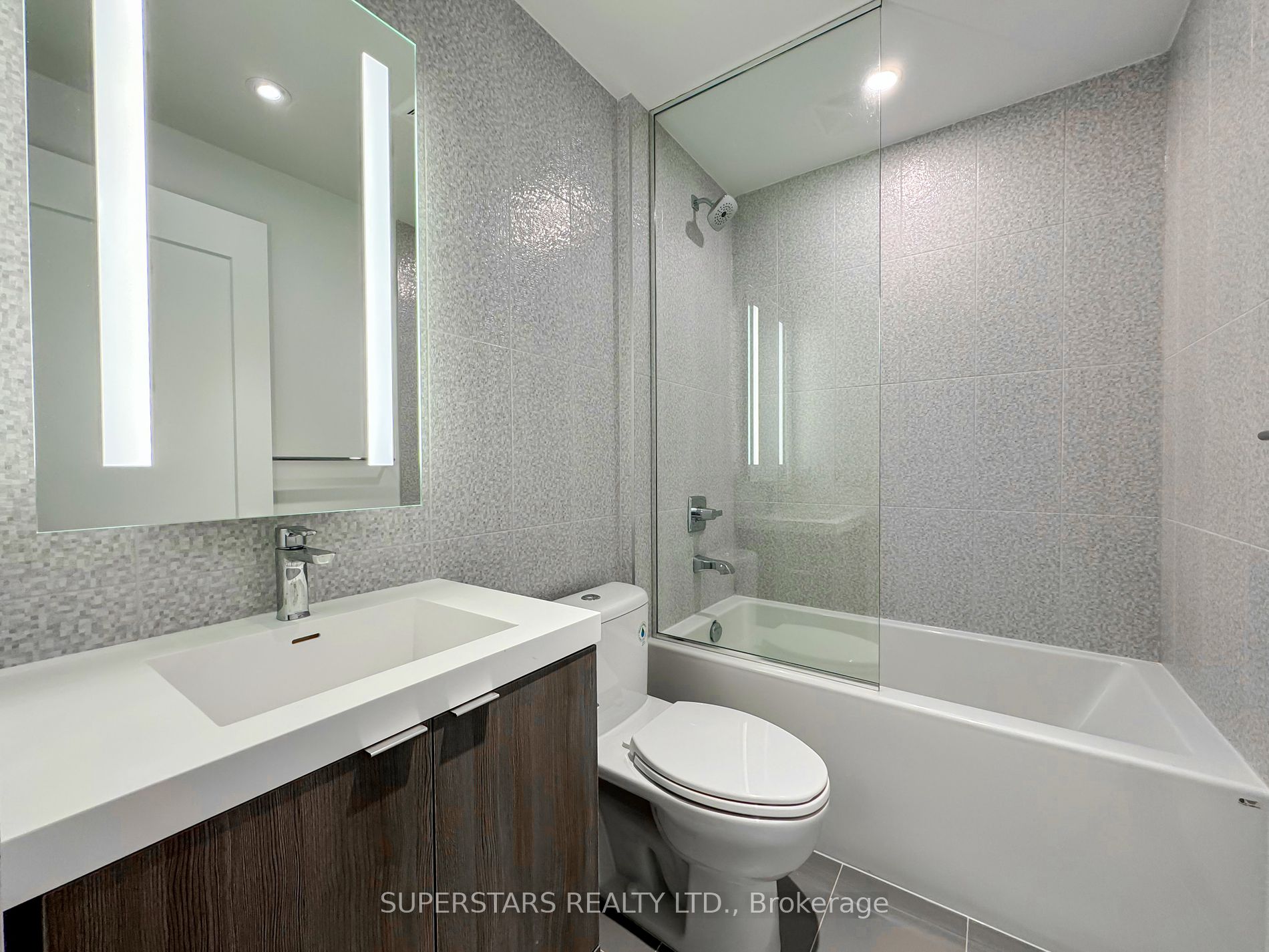 585 Bloor St E, #3120