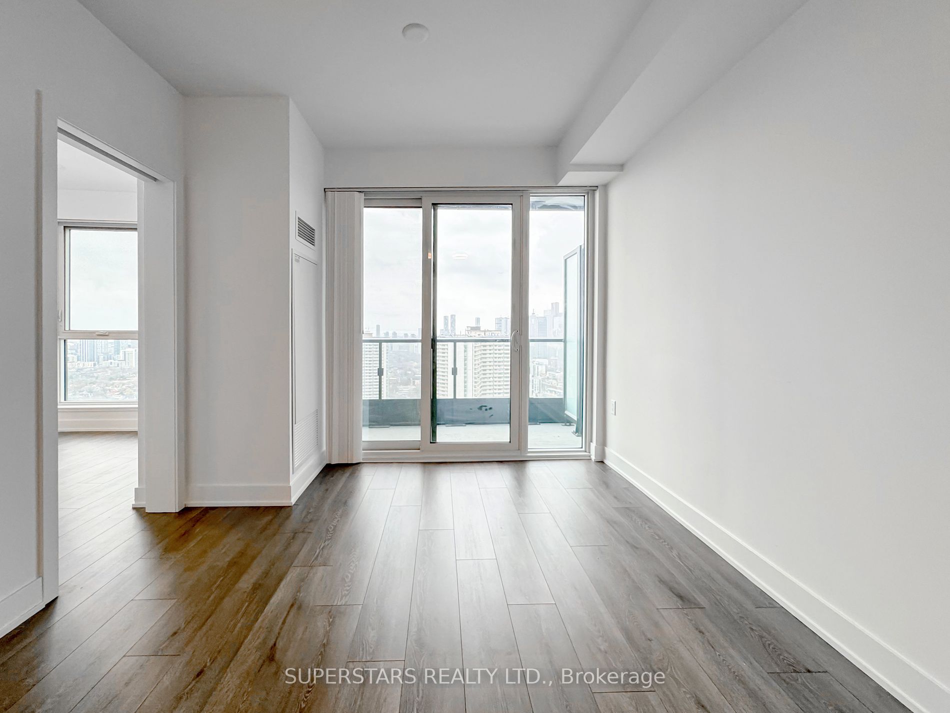 585 Bloor St E, #3120