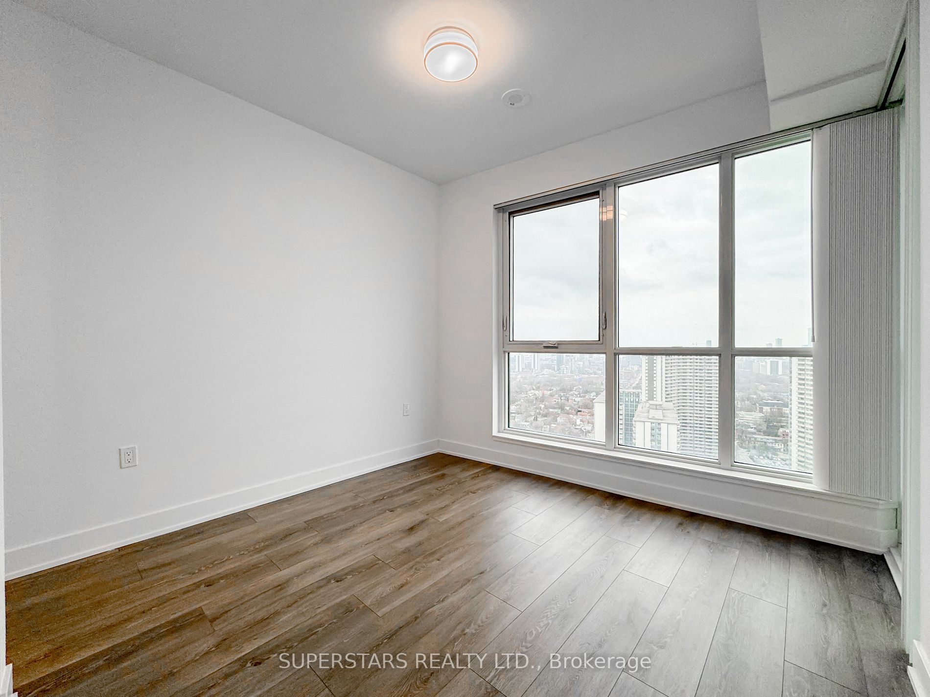 585 Bloor St E, #3120