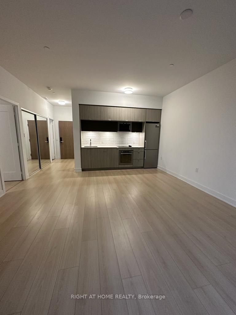 585 Bloor St E, #320