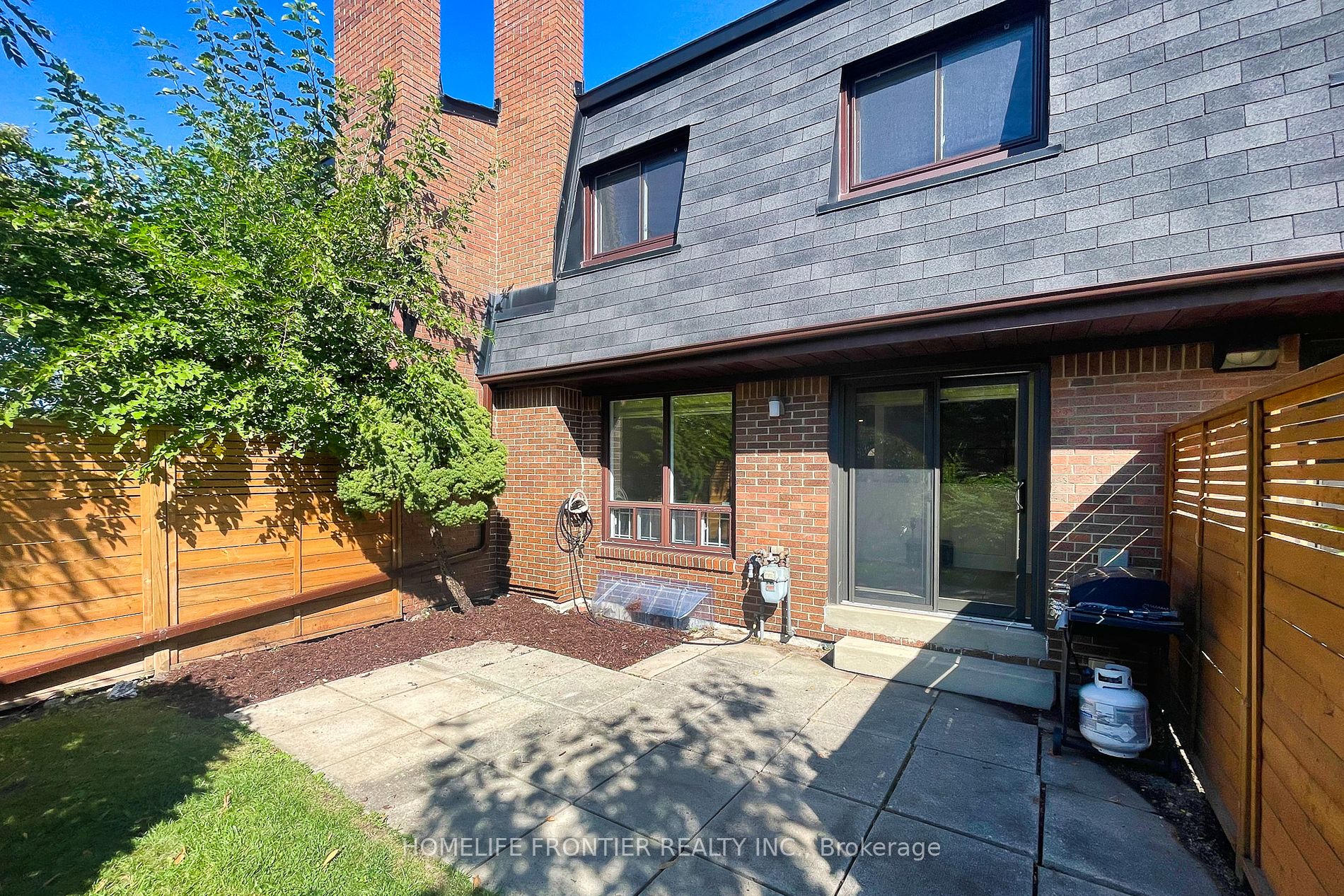 74 Flaming Roseway, #18