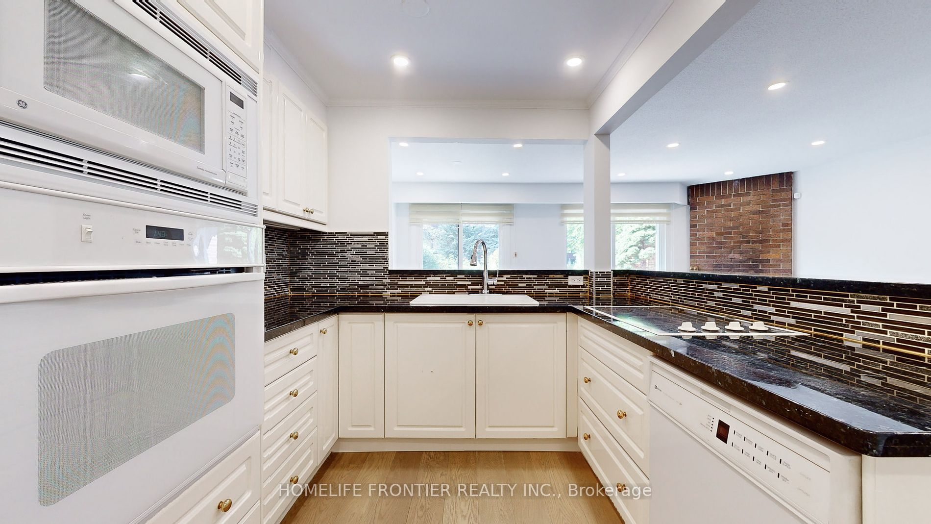 74 Flaming Roseway, #18