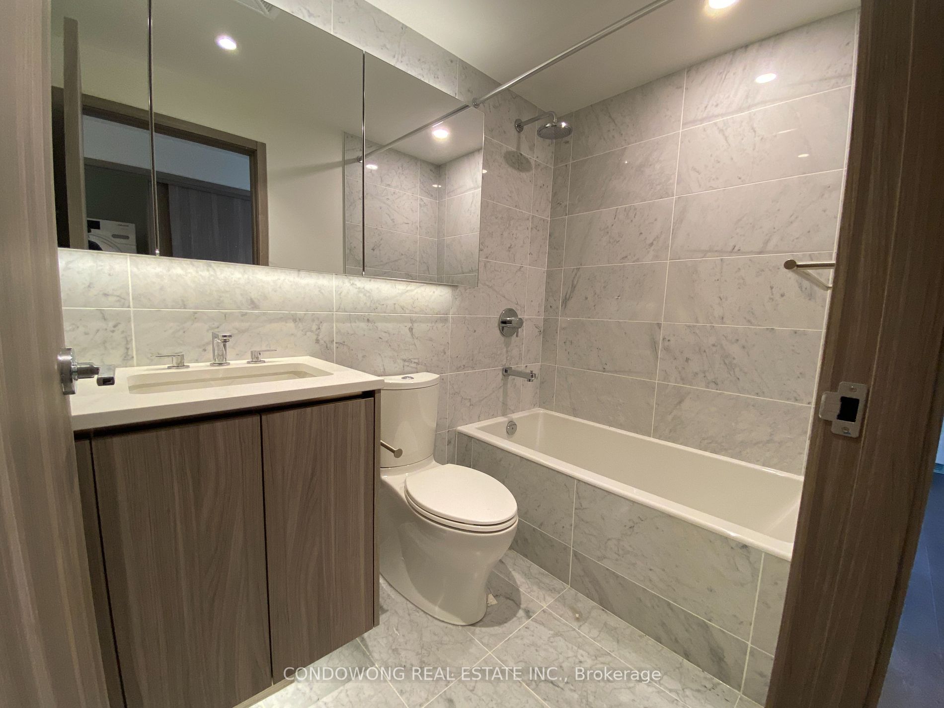 85 Mcmahon Dr, #1809