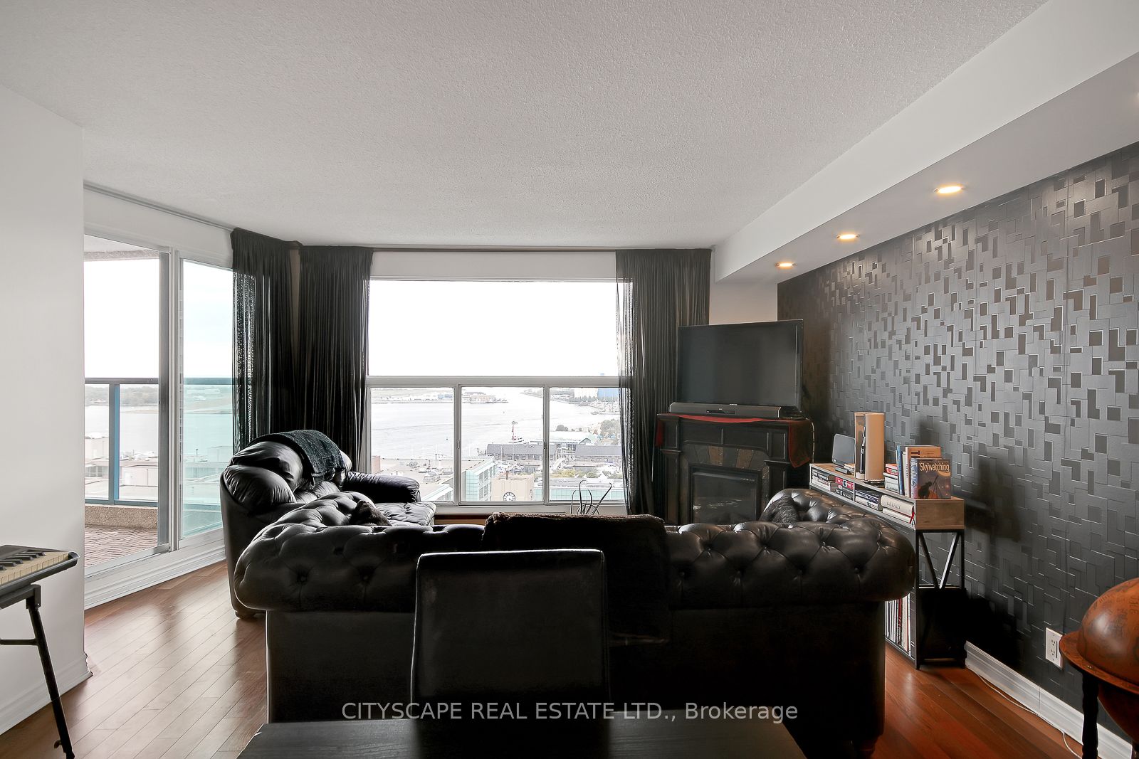 77 Harbour Sq, #2411