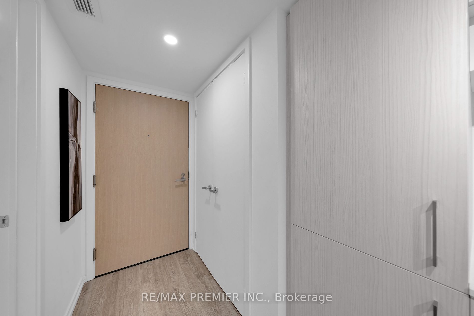 8 Hillsdale Avenue E, #843