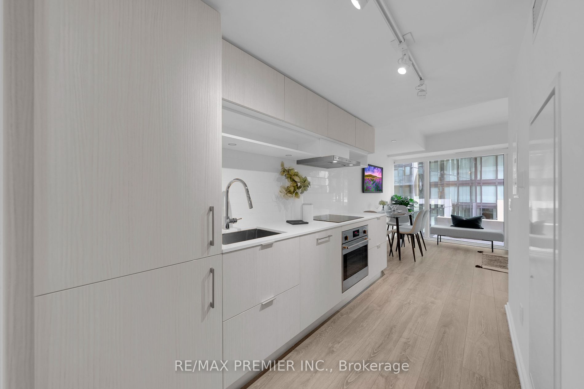 8 Hillsdale Avenue E, #843