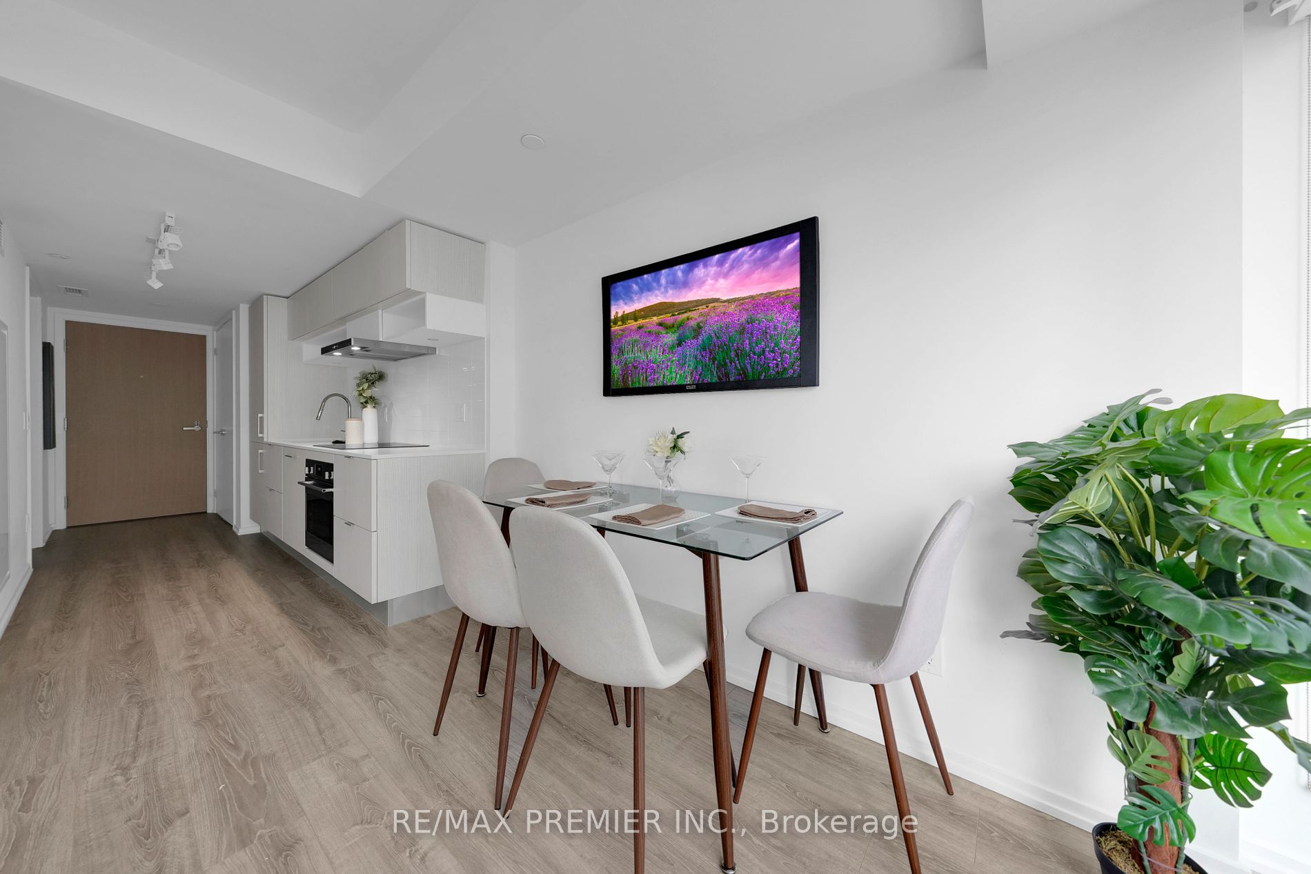 8 Hillsdale Avenue E, #843