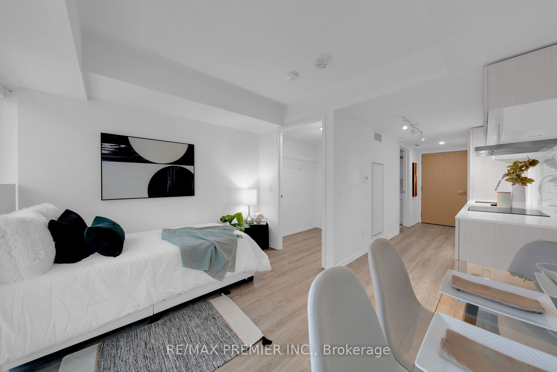 8 Hillsdale Avenue E, #843