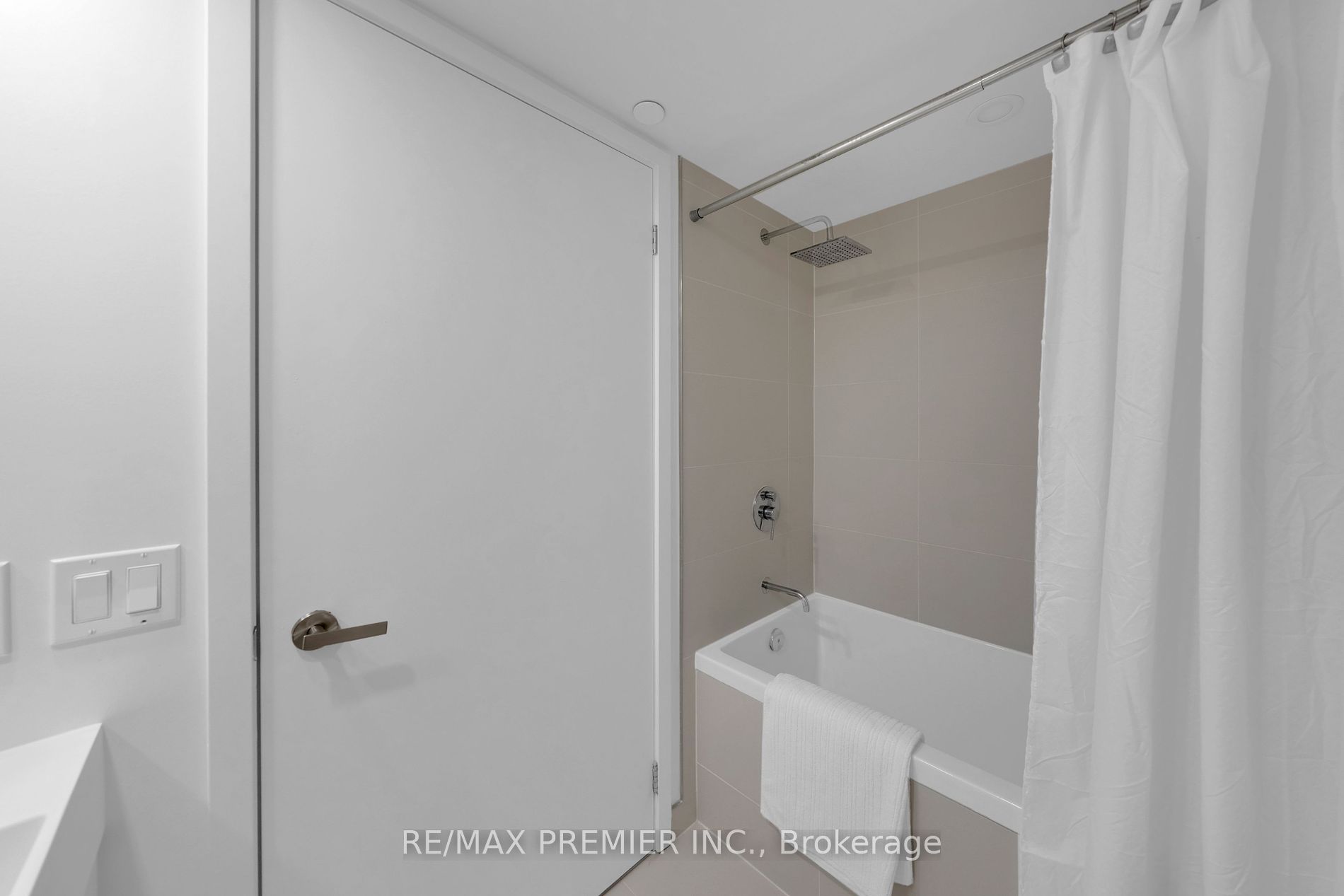 8 Hillsdale Avenue E, #843