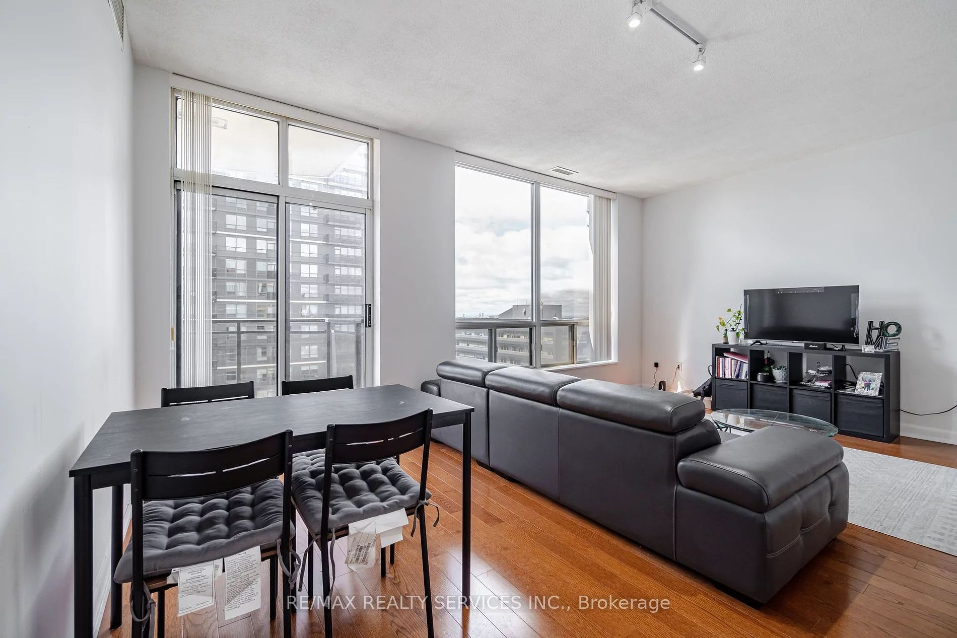 33 Sheppard Ave E, #3206