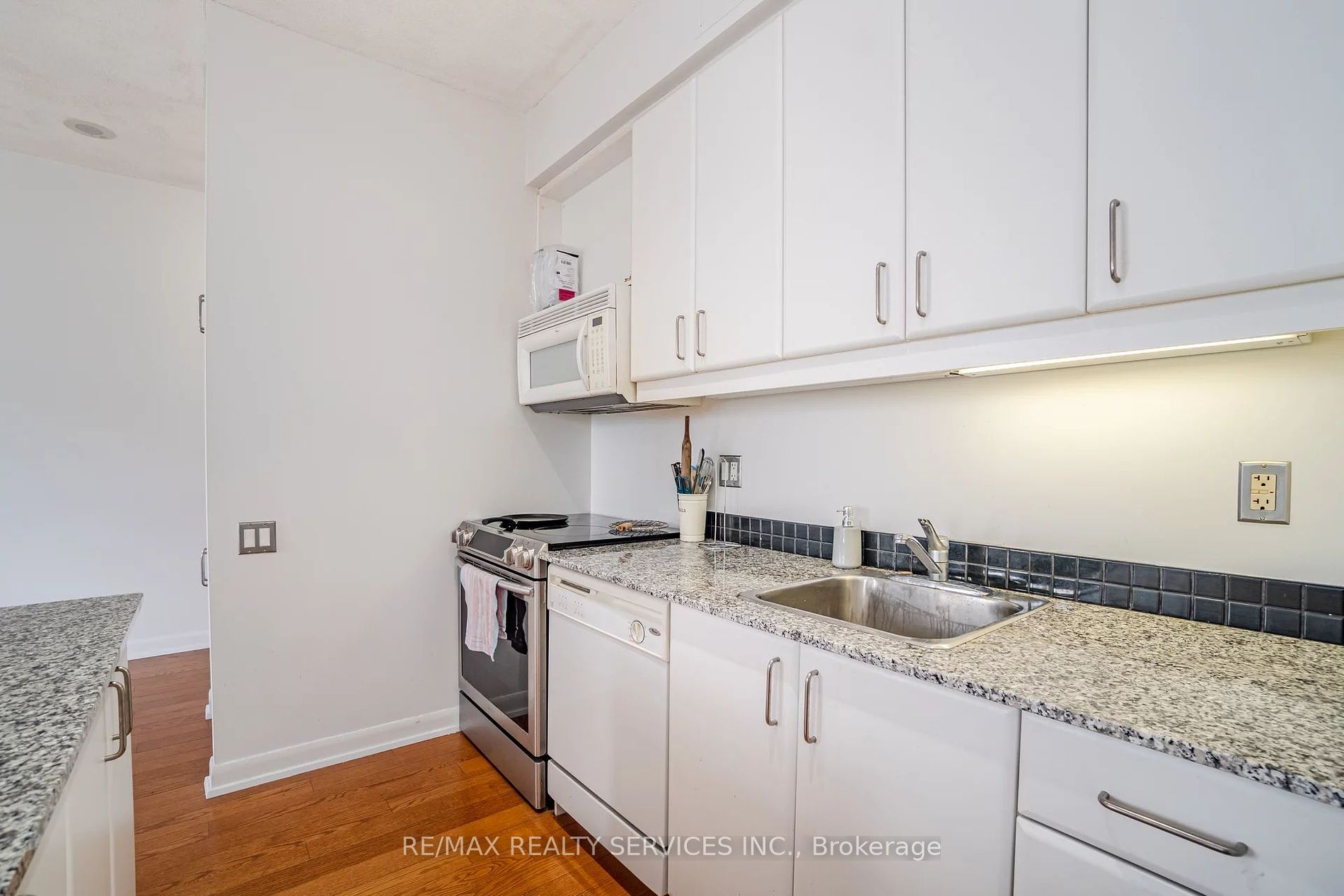 33 Sheppard Ave E, #3206