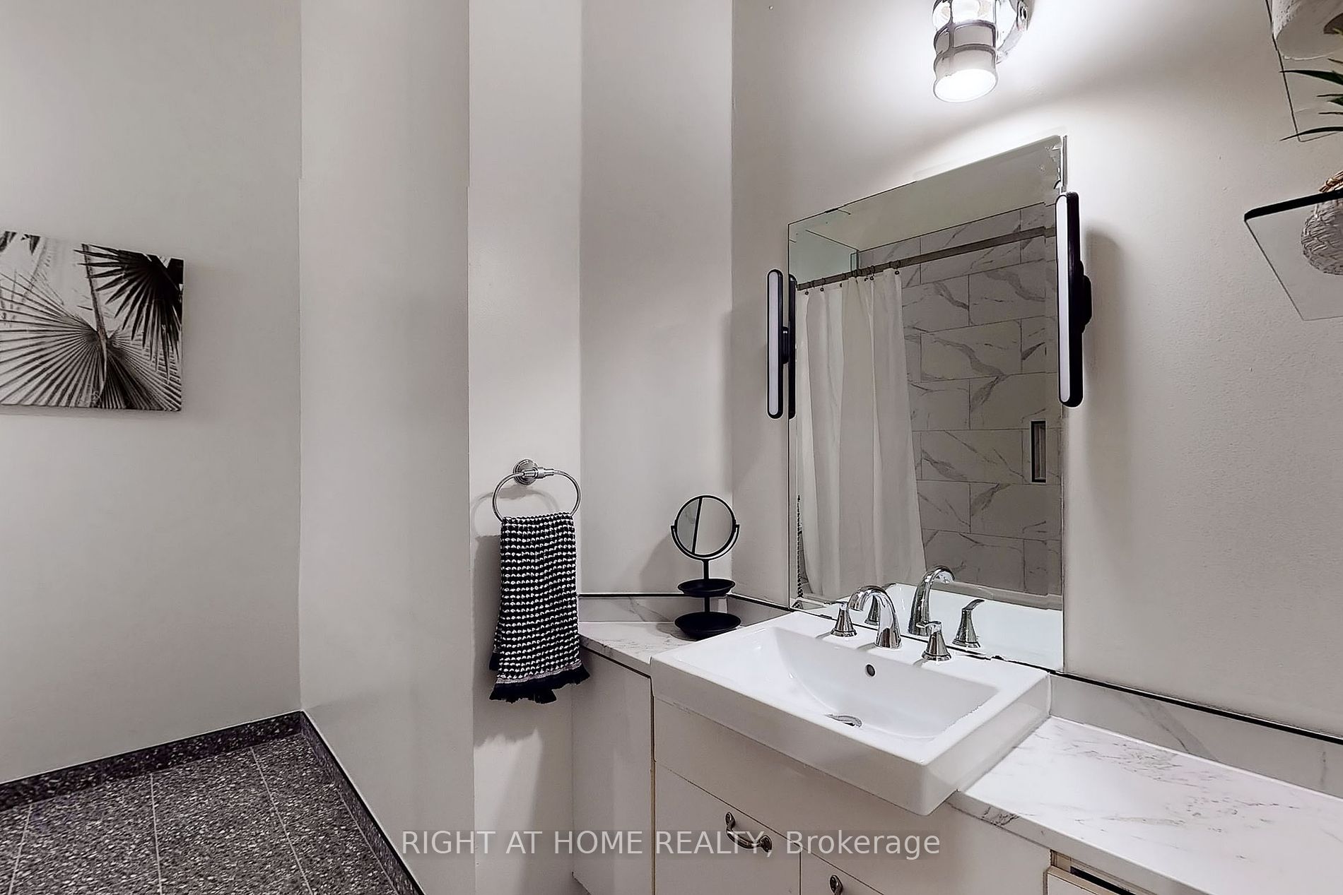 155 Dalhousie St, #718