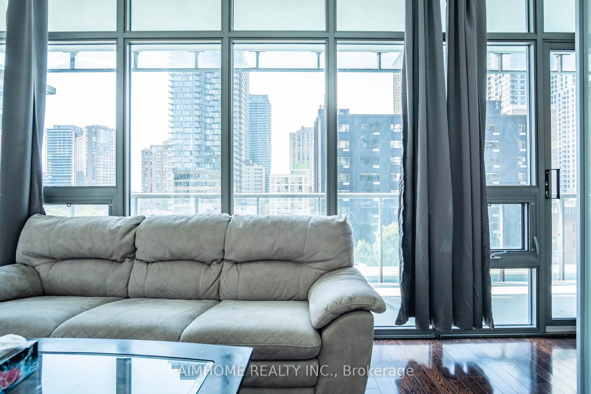 33 Charles St E, #605