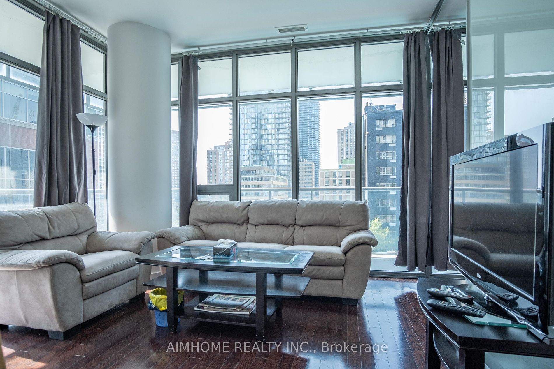 33 Charles St E, #605