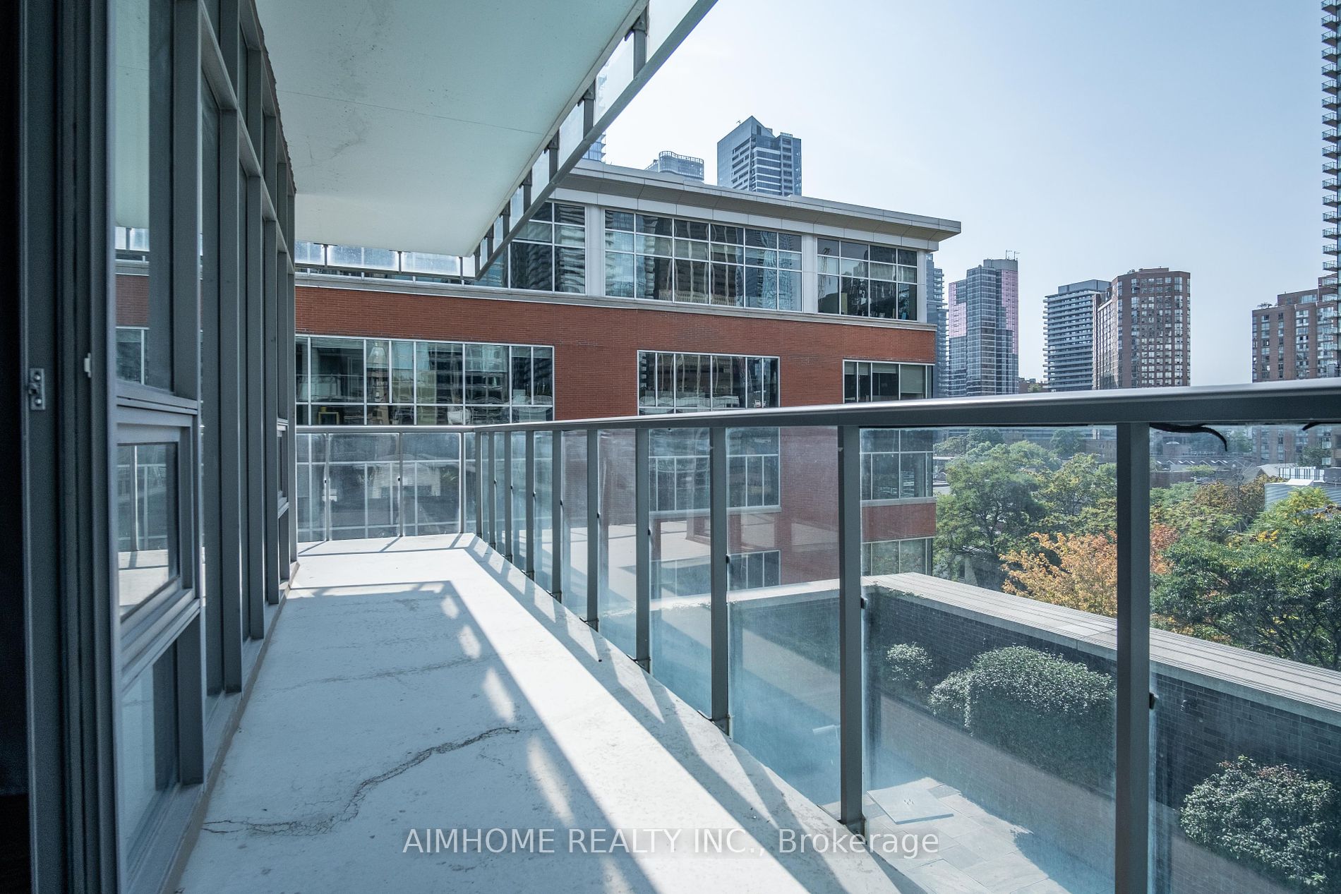 33 Charles St E, #605