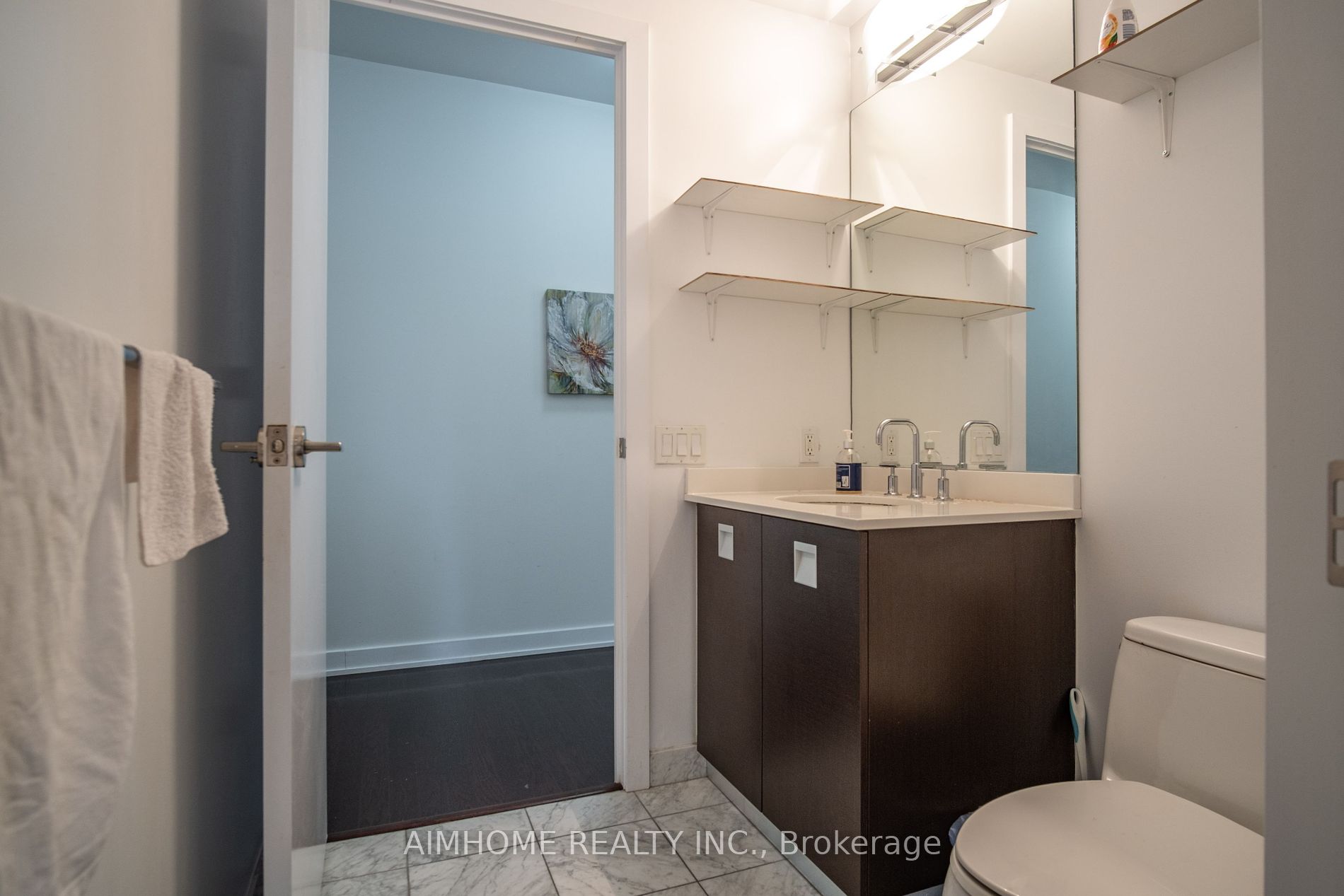 33 Charles St E, #605