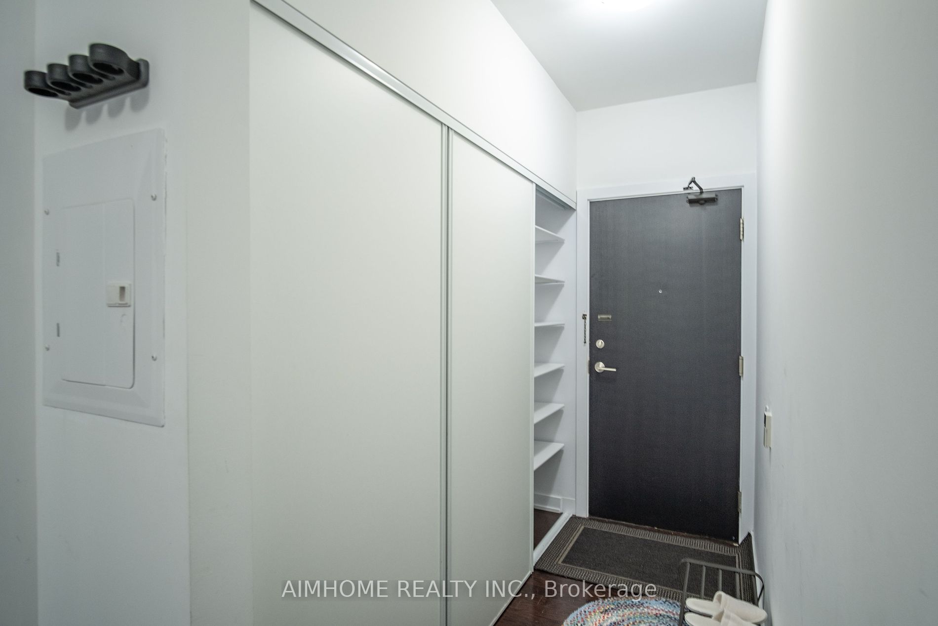 33 Charles St E, #605