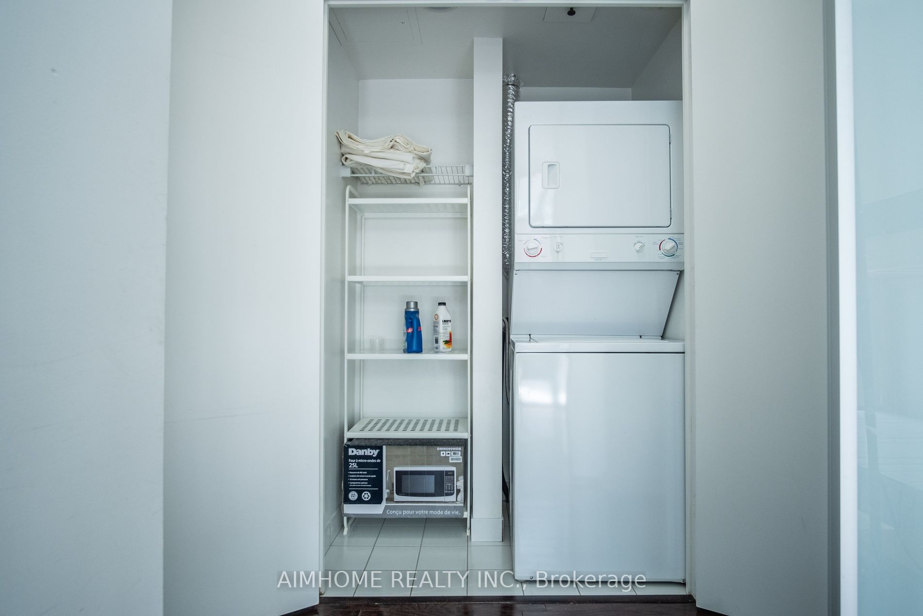 33 Charles St E, #605